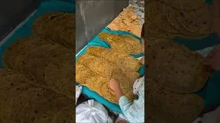 Gujarati famous food thepla recipe😳😱 #foodies #streetfoodindia #foodshorts #shortsfeed #foodie
