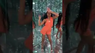Bounce when she walk 💕