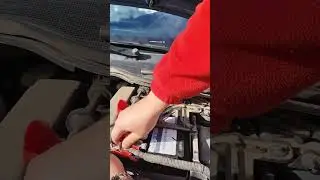 Como cambiar la bater&iacute;a del Ford Fiesta 2020 EFB?
