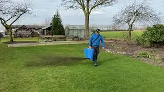 Compost strooier voor gazon