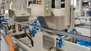 Aluminum profile CNC double-head arbitrary angle cutting saw