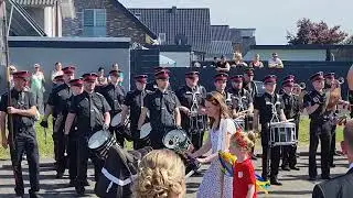 Bundesfanfarrenchor Neuss Furth bei der Parade in Düren - Oberzier Maifestzug.