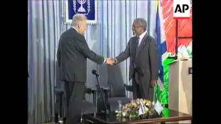 MIDDLE EAST: UN CHIEF KOFI ANNAN MEETS ISRAELI PRIME MINISTER