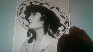 Horacio the handsnake - Mae Marsh