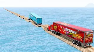 Грузовик Mack против Dinoco против Impossible Log Wave Bridge Truck Car Rescue - Cars vs Deep Wat...