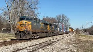 CSX 5318 leads M209 at Horse Cave 