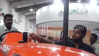 Kubota Vibration Test with Iphone and a pen | Agri Intex 2018 | Agri TV