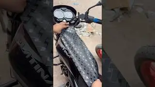 Wrapping tank in glitter black😱 Bajaj platina #shorts
