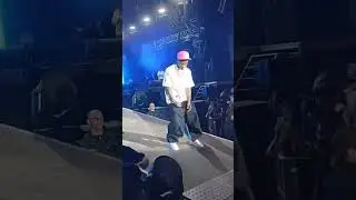 RODDY RICCH KICKS FAN 😯😅 #roddyricch #rap #music #shorts #short #shortvideo #concert #viral #fyp