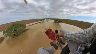 Exploring a flash flooding desert river from the gyrocopter 💧