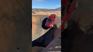 Prius бросает вызов #Devilshottub #moab #hellsrevenge #jeep #cowboycountryoffroad #fyp