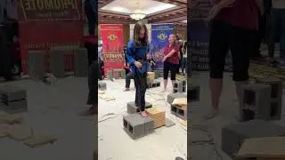 Детский челлендж по разбиванию доски для удара пяткой и ногой #каратэ #тхэквондо #боевыеискусства