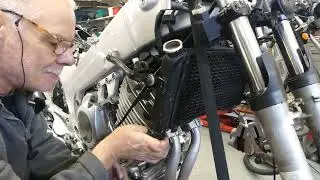 Yamaha TDM 850 Auspuffmontage und Anstartversuch *12