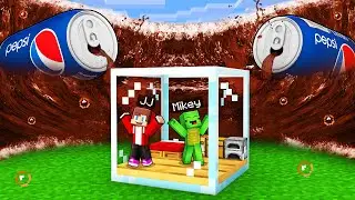 PEPSI TSUNAMI vs. Mikey & JJ Doomsday GLASS Bunker - Minecraft (Maizen)