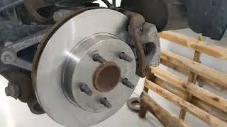 Close look at new rear brake pads and rotor 2006 Chevy Malibu ACDelco 14D1033CHF1 & 18A1675A