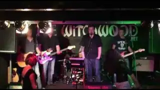Rockyoke - live band karaoke does radiohead