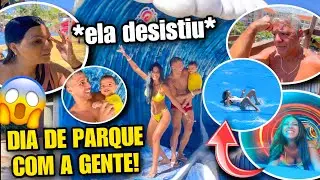 LEVEI MINHA FAM&Iacute;LIA NOS BRINQUEDOS RADICAIS DO BEACH PARK! 😱
