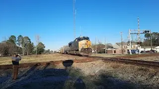 CSX 915 YN3b Moving The Freight Train Q401-08 CSX Mugging With 197 Cars South Bound - Pembroke!