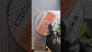 Using the disc to form an accurate and precise 90&deg; angle. #trick #skills #cutting #welding