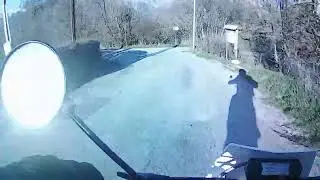 jessaye d'allez au lyc&eacute;e en moto (la cam se coupe)