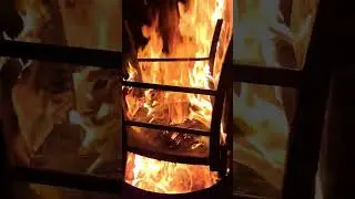 #shorts #fyp #youtubeshorts #fire #burning #vuur #brand #funny #relaxing #outside #stoel #beautiful