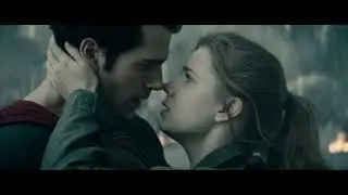 Superman kisses  Lois Lane (Man of Steel)