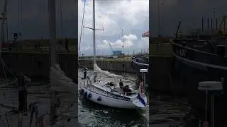 🛥️ Vlissingen Netherlands 🇳🇱 Sluicebox @TravelwithHugoF  #boatlock #sluicebox #sluice #sluis