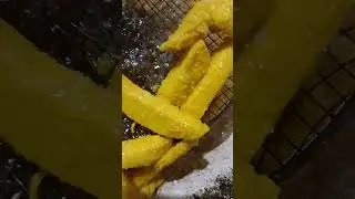 Preparando uma isca de frango. 