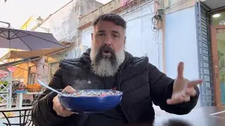 I famosi Anelletti al forno nel mercato di Ballarò a Palermo 