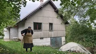 Baba Gospava nema nikog svog , živi sama