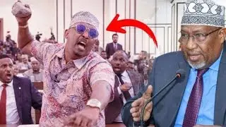 DEG DEG: feer iyo dagaal toos ah oo ka socda xaruunta golaha shacabka.