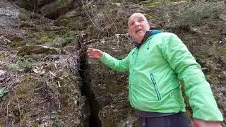 TONARA. La fenditura scistosa: fresca d'estate e calda d'inverno lungo il cammino di Padre Todde