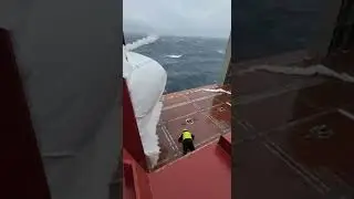Seems like a easy job? #ocean #ship #storm #waves #northsea