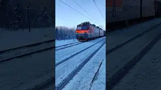 ВЛ10у - 672 с приветливой бригадой проследует о.п. Новогромово. #мжд #вл10у #железнаядорога #railway