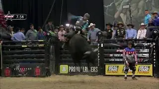 Luciano De Castro rides Big Black for 90.5 points