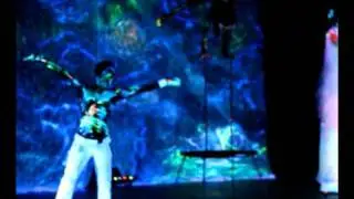 певица на ходулях и танцеры в ультрафиолете Circus Kresiva