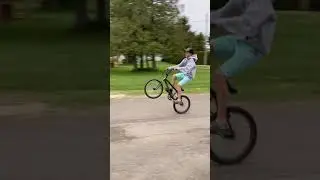 Long BMX Wheelie￼