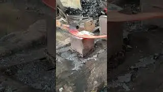 one of the processes of making a sickle #blacksmith#manual#traditional#kerajinantangan#skills#iron