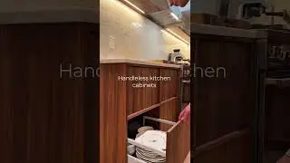 Smooth Handleless Kitchen Cabinets #kitchendesign #japandi #kitchencabinets #kitchenorganization