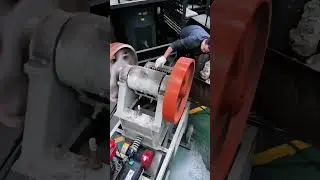 Crushing and screening integrated machine test machine to improve efficiency.#JawCrusher #fyp