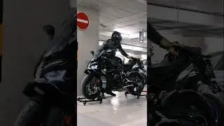 BMW S1000RR folding mobile paddock stand #bmws1000rr #s1000rr #motorcycle #bikers #motorbikes