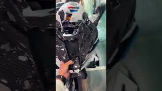 Carbon fiber windscreen installed in BMW s1000rr #bmw #s1000rr