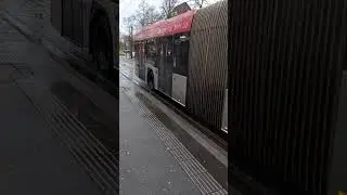 Stra&szlig;enbahnen und Busse in D&uuml;sseldorf Benrath. November 2023