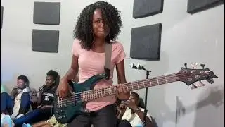 Ghanaian FEMALE BASS PLAYER🎸 Nailing It Hard