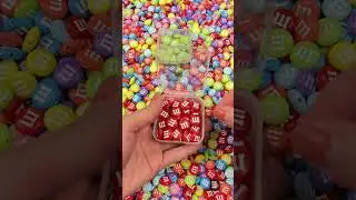 ASMR nhặt hạt si&ecirc;u thỏa m&atilde;n/Relaxing with M&M Box #asmrvietnam  #helloasmrcandy #satisfying #shorts