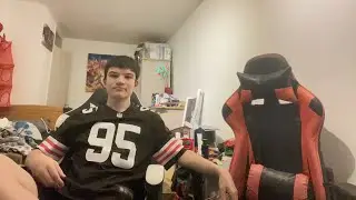 Comparing my 2 gaming chairs 