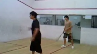 SQUASH EN ARGENTINA  LUCAS Y GUILLE APRENDIENDO A JUGAR SQUASH Parte 1
