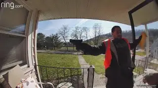 VIDEO | Fake delivery worker tries to rob home in Connecticut