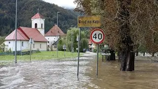 Ki&scaron;a koja i dalje pada podigla je vodostaj Kupe koja je poplavila Brod na Kupi i okolna sela