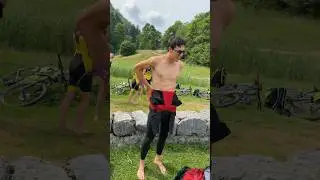 Ecco come indossare la muta da Triathlon (alle volte si fa pi&ugrave; fatica a indossarla che a nuotare 😂)